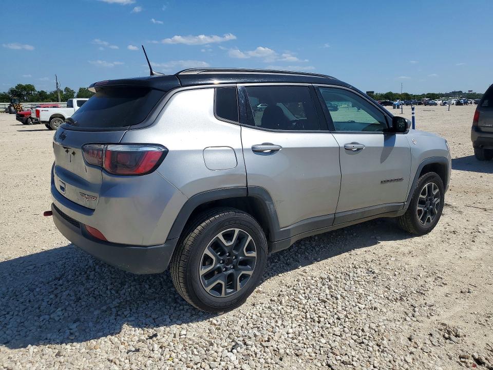 Photo 3 from auction – 2019 JEEP COMPASS with VIN 3C4NJDDB3KT744705