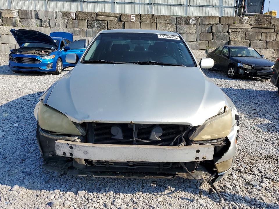 صورة رقم 5 من المزاد - 2002 LEXUS IS مع VIN JTHBD192X20042751