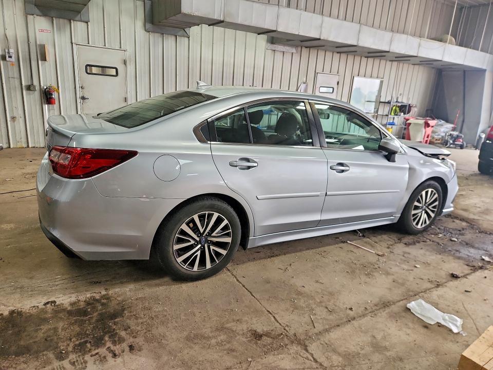Photo 3 from auction – 2019 SUBARU LEGACY with VIN 4S3BNAF60K3005616