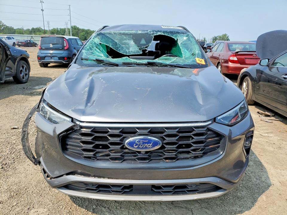Photo 5 from auction – 2023 FORD ESCAPE with VIN 1FMCU9PA7PUB34412