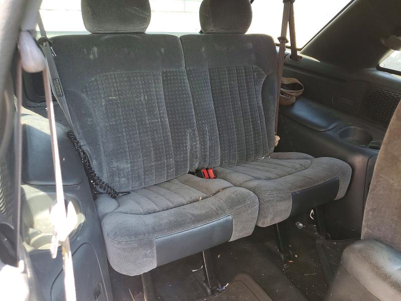 Photo 10 from auction – 2001 CHEVROLET BLAZER with VIN 1GNCT18WX1K163836