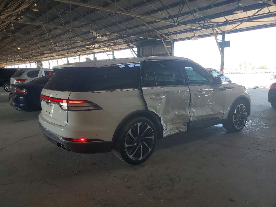 Photo 3 from auction – 2020 LINCOLN AVIATOR with VIN 5LM5J7XC7LGL32632