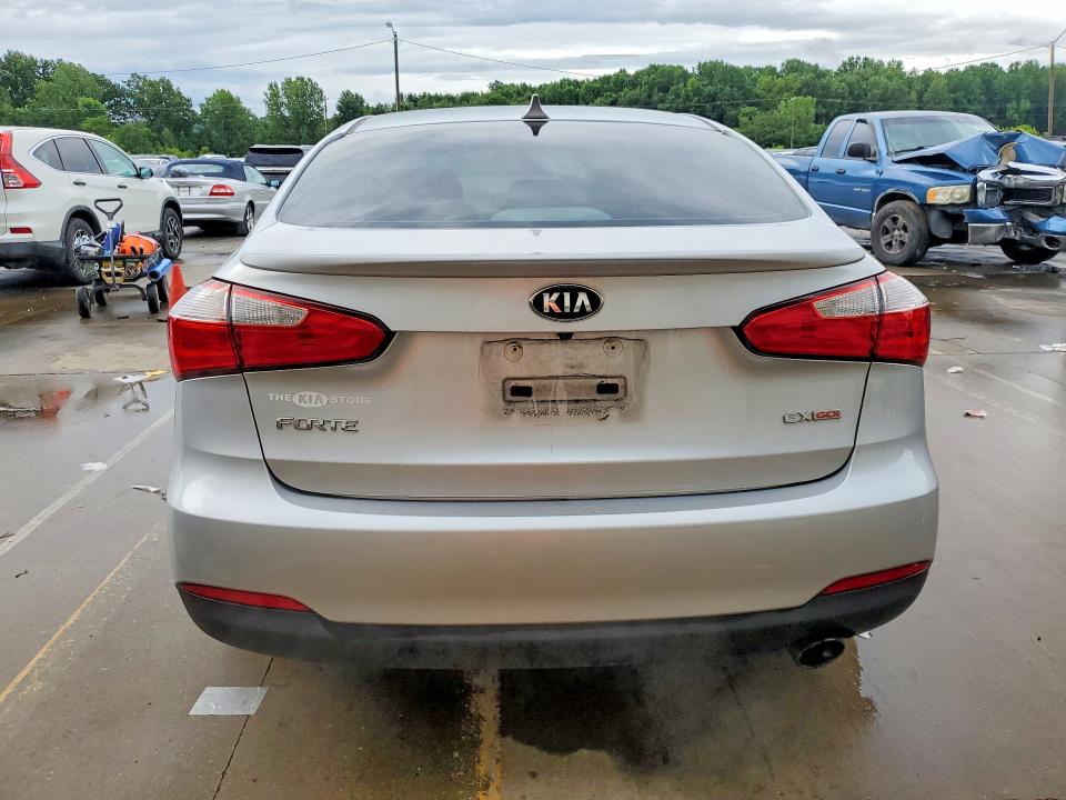 Photo 6 from auction – 2016 KIA FORTE with VIN KNAFZ4A81G5550362