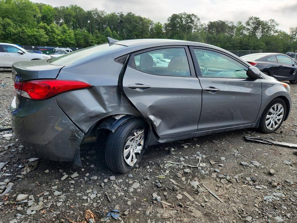 Photo 3 from auction – 2013 HYUNDAI ELANTRA with VIN 5NPDH4AE2DH198617