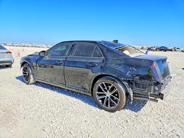 Photo 2 from auction – 2016 CHRYSLER 300C with VIN 2C3CCAET0GH219967