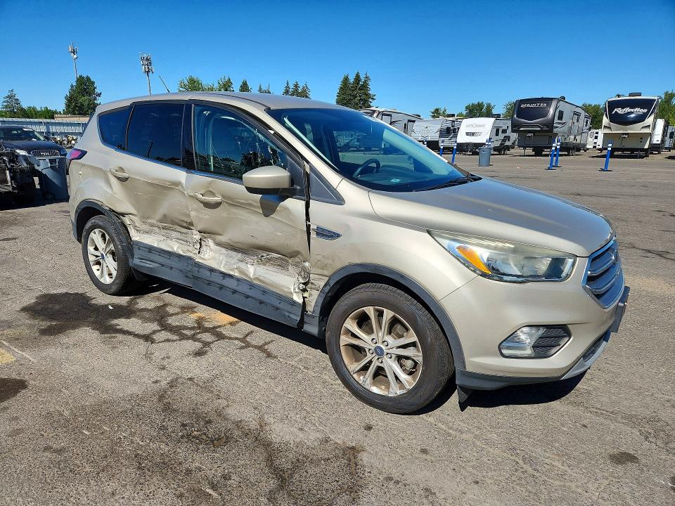 Photo 4 from auction – 2017 FORD ESCAPE with VIN 1FMCU9GD5HUE24093