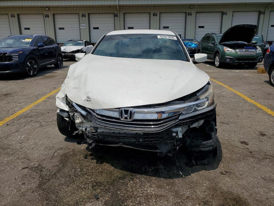 Photo 5 from auction – 2016 HONDA ACCORD with VIN 1HGCR2F55GA182172