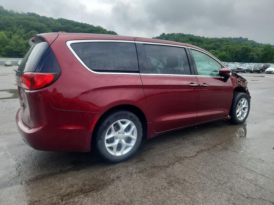 Photo 3 from auction – 2017 CHRYSLER PACIFICA with VIN 2C4RC1BG7HR841328