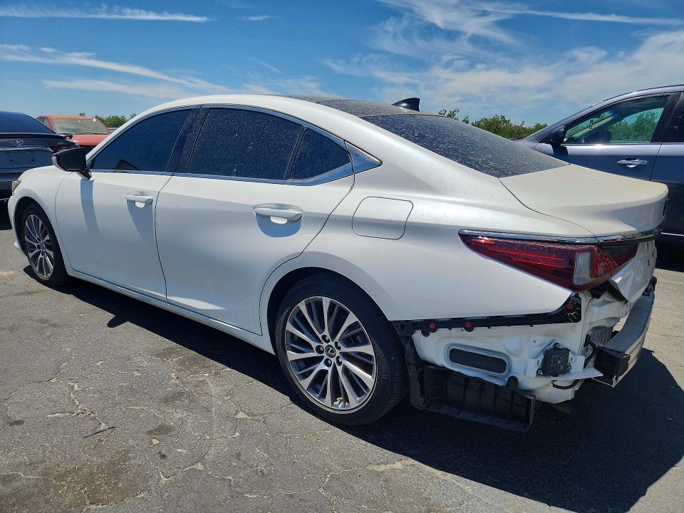 Photo 2 from auction – 2020 LEXUS ES with VIN 58ADZ1B13LU065882