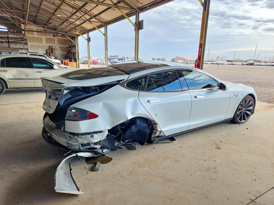 Photo 3 from auction – 2014 TESLA MODEL S with VIN 5YJSA1H15EFP38376