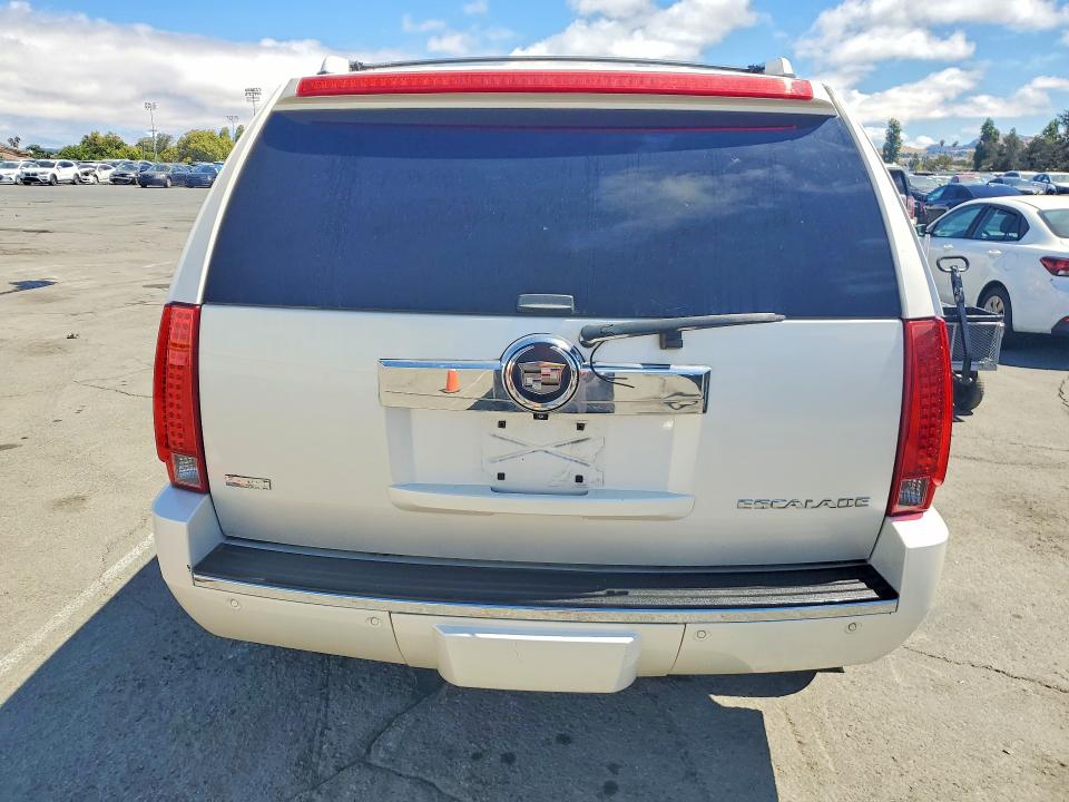 صورة رقم 6 من المزاد - 2011 CADILLAC ESCALADE مع VIN 1GYS4BEF7BR254979
