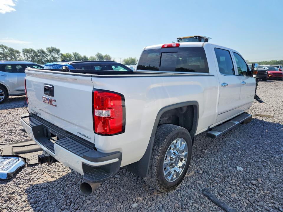 Photo 3 from auction – 2018 GMC SIERRA with VIN 1GT12UEY2JF202681