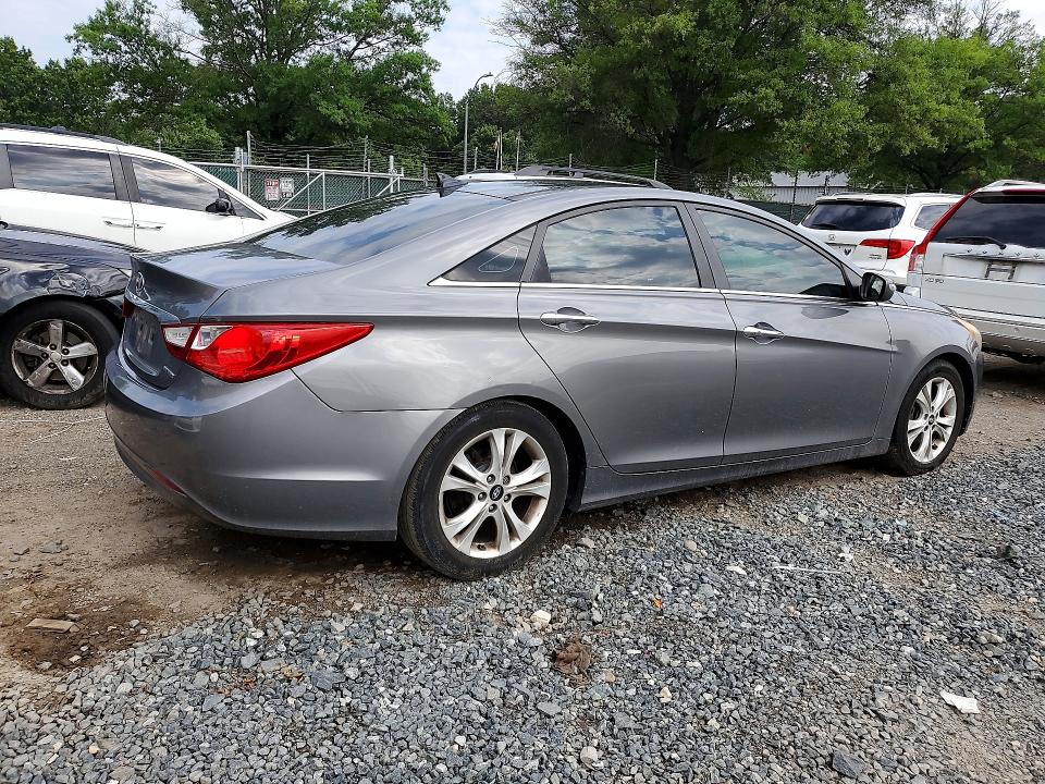 Photo 3 from auction – 2013 HYUNDAI SONATA with VIN 5NPEC4AC6DH619644
