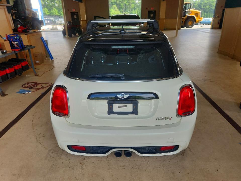 Photo 6 from auction – 2016 MINI COOPER with VIN WMWXU3C50G2D28223