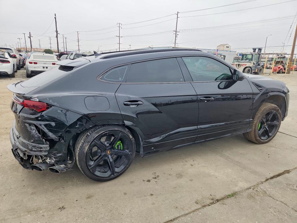 Photo 3 from auction – 2019 LAMBORGHINI URUS with VIN ZPBUA1ZL6KLA04680