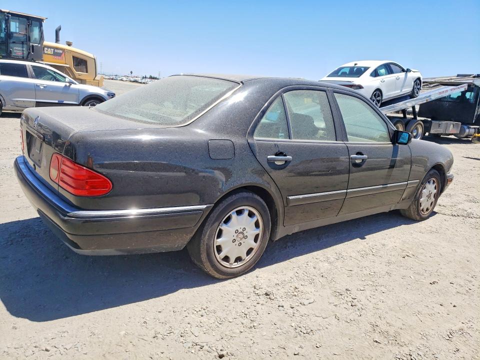 Photo 3 from auction – 1996 MERCEDES-BENZ E with VIN WDBJF55F0TJ020100