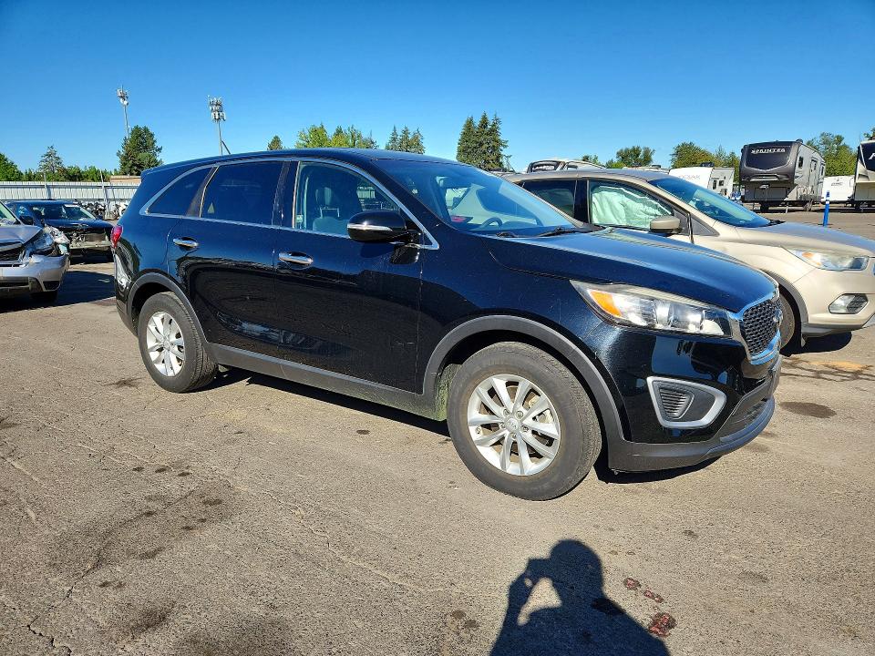 Photo 4 from auction – 2016 KIA SORENTO with VIN 5XYPG4A35GG139216