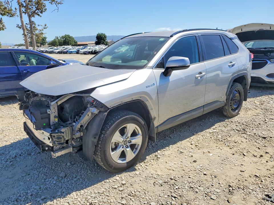 TOYOTA RAV4 2020 مع رقم تعريف المركبة 2T3MWRFV1LW093702 - صورة من المزاد