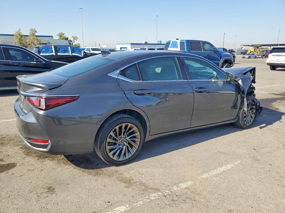 صورة رقم 3 من المزاد - 2025 LEXUS ES 300H مع VIN 58AFA1C10SU072530