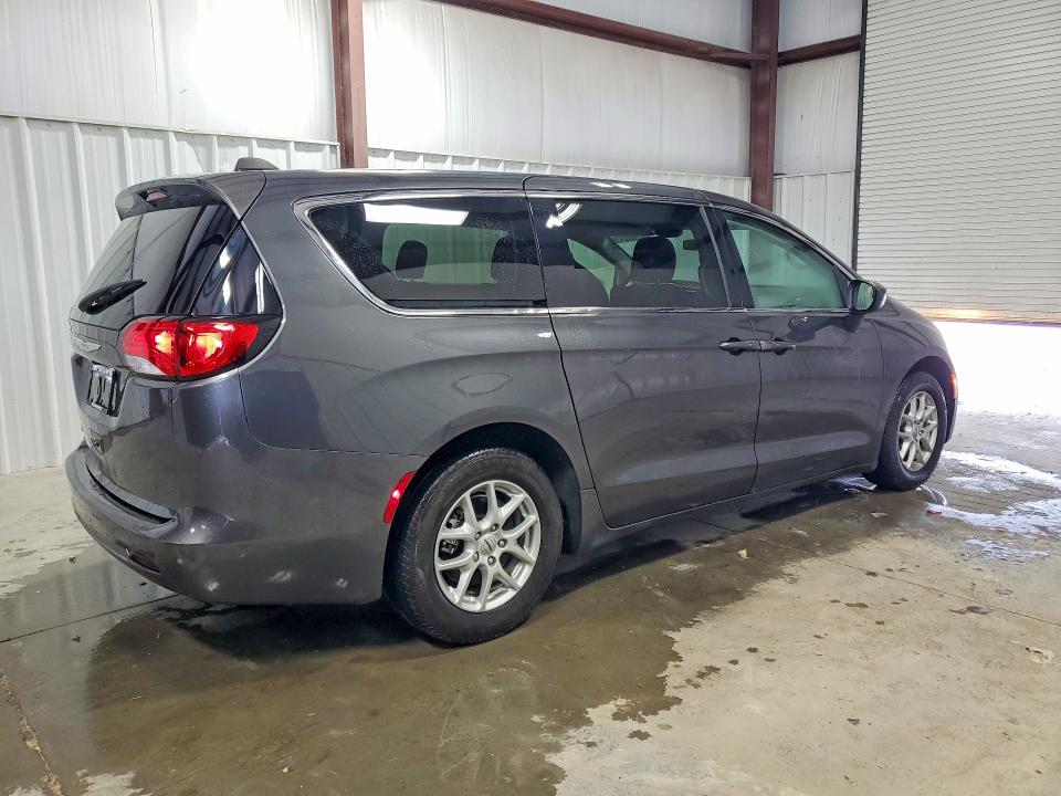 Photo 3 from auction – 2022 CHRYSLER VOYAGER with VIN 2C4RC1CG2NR158138