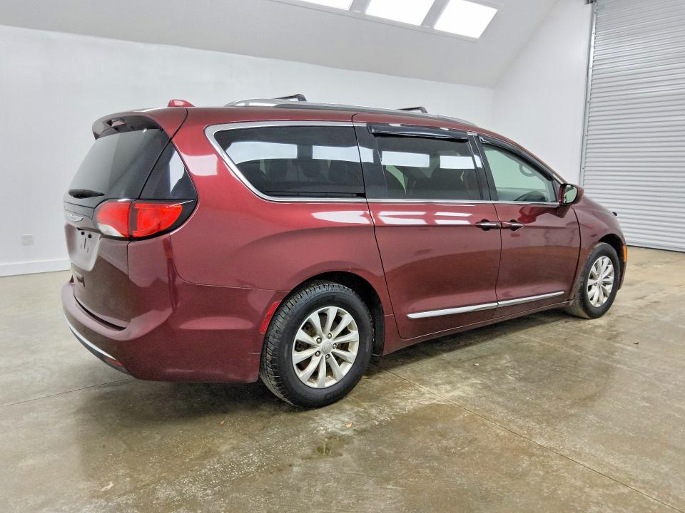 Photo 3 from auction – 2018 CHRYSLER PACIFICA with VIN 2C4RC1BG5JR277376