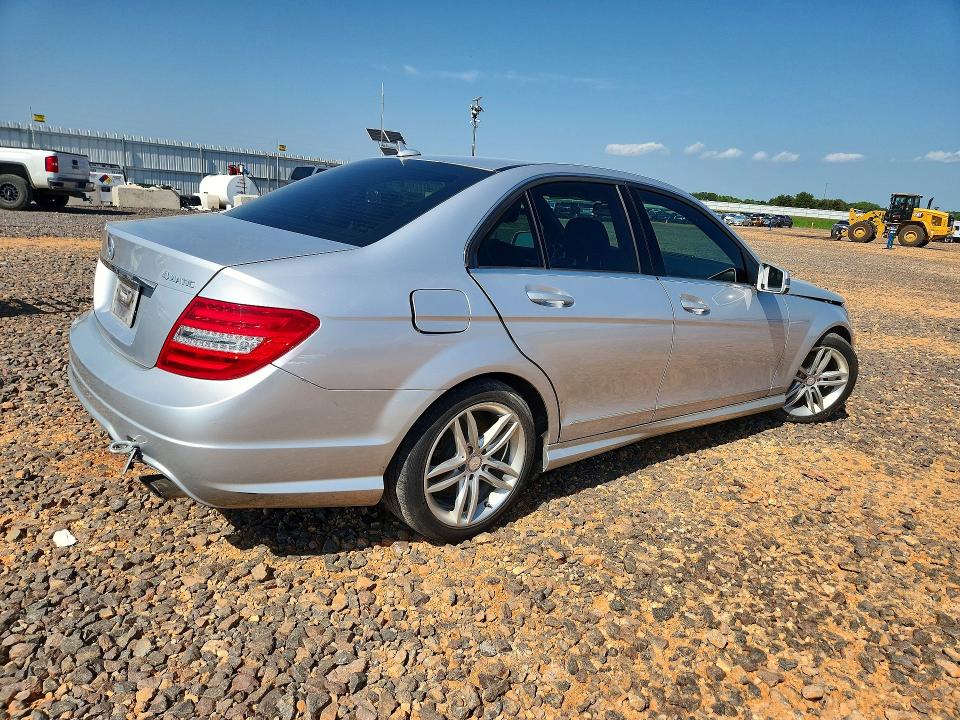Photo 3 from auction – 2012 MERCEDES-BENZ C with VIN WDDGF8BB4CR193575