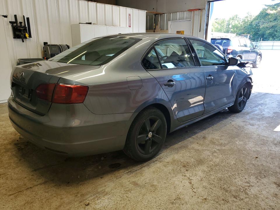 Photo 3 from auction – 2014 VOLKSWAGEN JETTA with VIN 3VW2K7AJ8EM445137