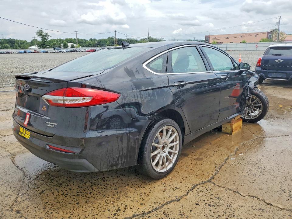Photo 3 from auction – 2020 FORD FUSION with VIN 3FA6P0RU3LR183237