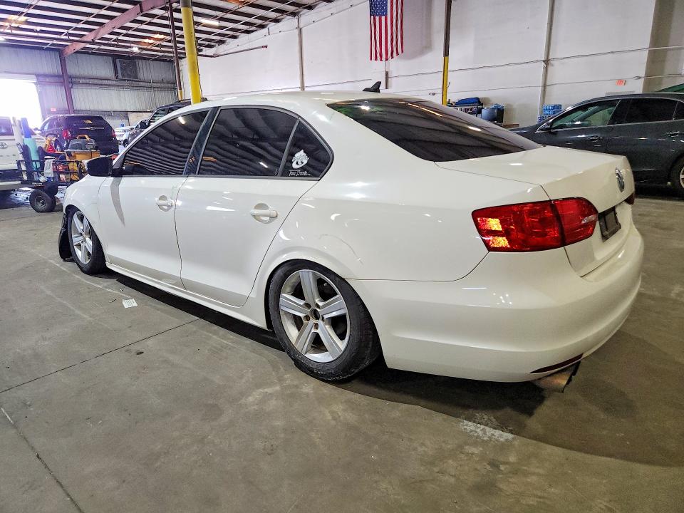 Photo 2 from auction – 2014 VOLKSWAGEN JETTA with VIN 3VWB07AJ1EM387541