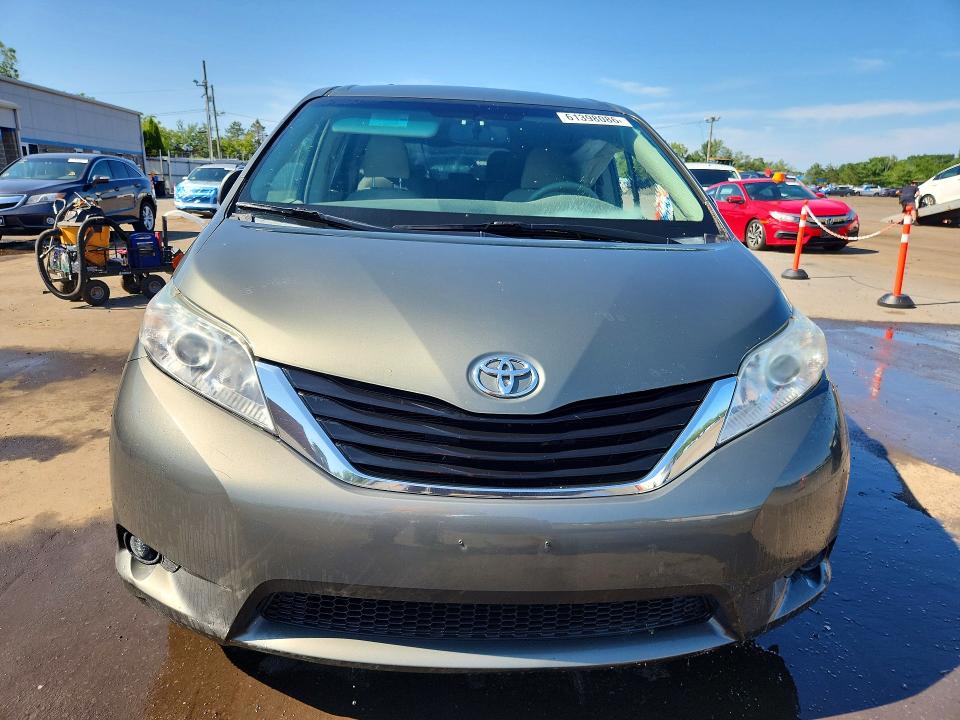 Photo 5 from auction – 2012 TOYOTA SIENNA with VIN 5TDJK3DC8CS040414