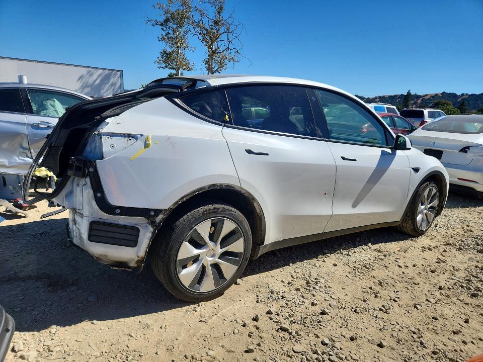 Photo 3 from auction – 2021 TESLA MODEL Y with VIN 5YJYGDEE1MF086050