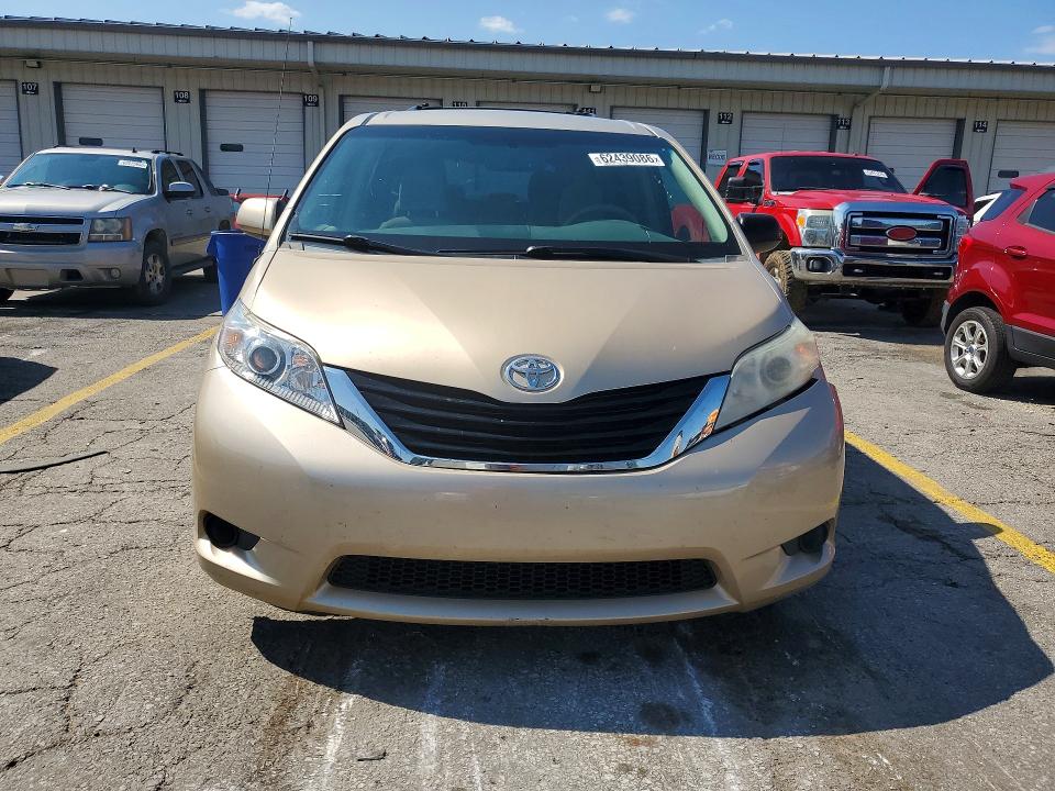 Photo 5 from auction – 2013 TOYOTA SIENNA with VIN 5TDJK3DC2DS063933
