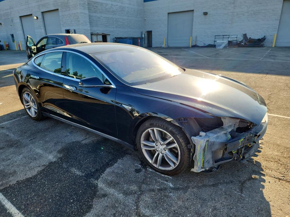 Photo 4 from auction – 2014 TESLA MODEL S with VIN 5YJSA1S15EFP44526