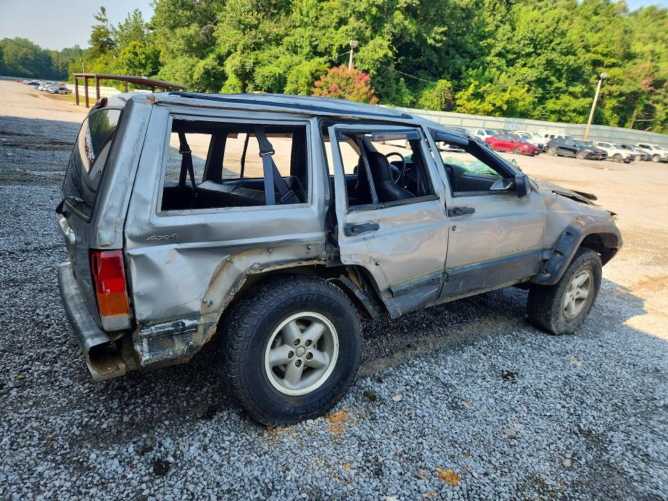 Photo 3 from auction – 2001 JEEP CHEROKEE with VIN 1J4FF48S81L589055