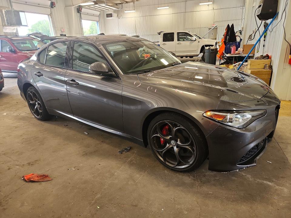 Photo 4 from auction – 2017 ALFA ROMEO GIULIA with VIN ZARFAEENXH7542322