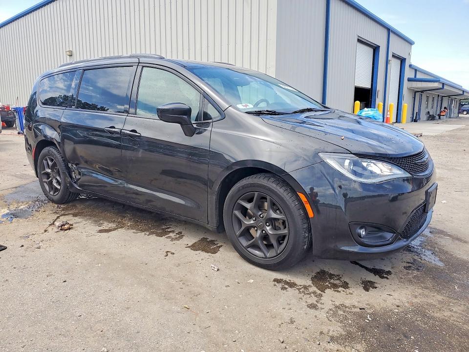 Photo 4 from auction – 2018 CHRYSLER PACIFICA with VIN 2C4RC1BG2JR157325