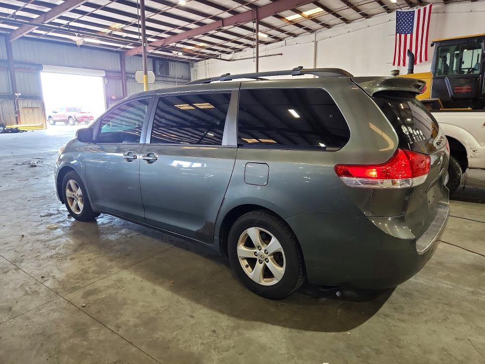Photo 2 from auction – 2013 TOYOTA SIENNA with VIN 5TDKK3DC3DS400713
