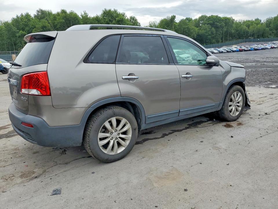 Photo 3 from auction – 2011 KIA SORENTO with VIN 5XYKU4A20BG043125