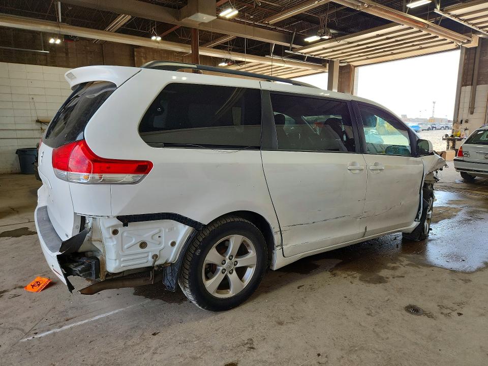 Photo 3 from auction – 2014 TOYOTA SIENNA with VIN 5TDKK3DC8ES516961
