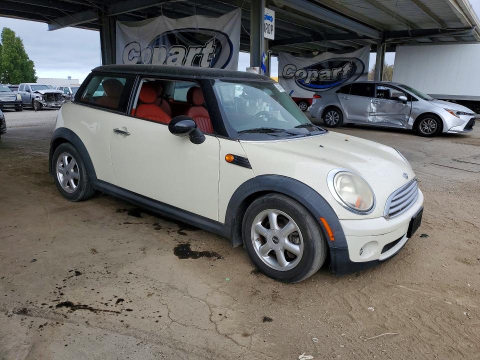 Photo 4 from auction – 2008 MINI COOPER with VIN WMWMF33538TT64767