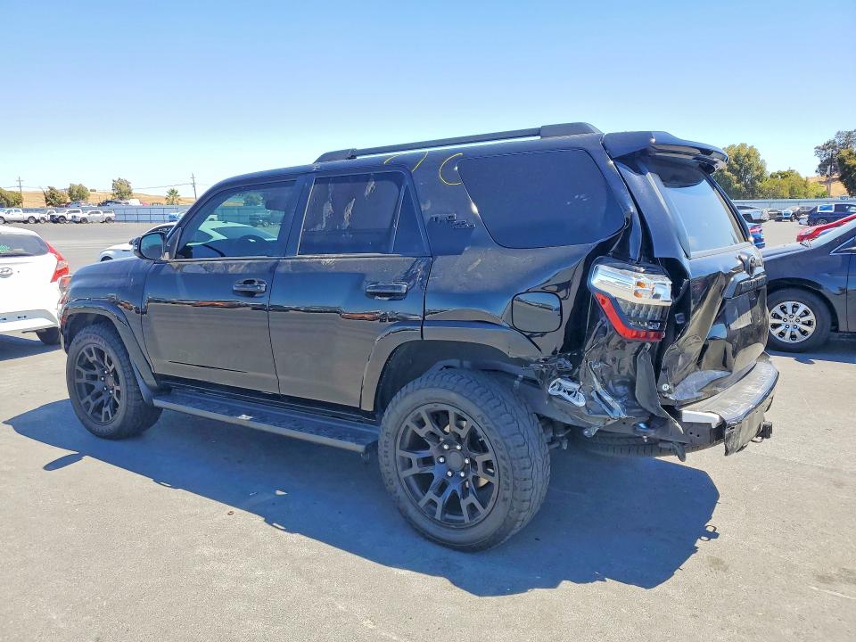 Photo 2 from auction – 2020 TOYOTA 4RUNNER with VIN JTEBU5JR6L5824594