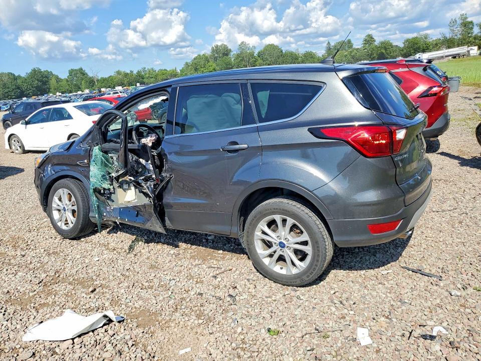 Photo 2 from auction – 2019 FORD ESCAPE with VIN 1FMCU9GDXKUA66500