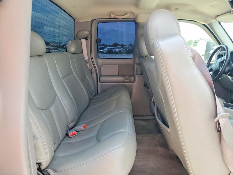 Photo 10 from auction – 2005 CHEVROLET SILVERADO with VIN 1GCHK29G85E174580