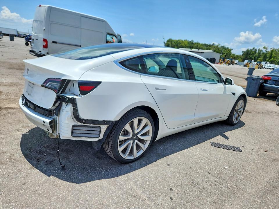 Zdjęcie 3 z aukcji – 2018 TESLA MODEL 3 z VIN 5YJ3E1EA9JF154604