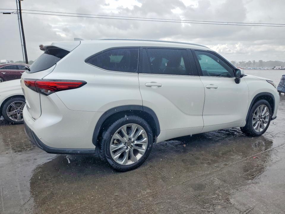 Photo 3 from auction – 2023 TOYOTA HIGHLANDER with VIN 5TDKDRAH0PS019077