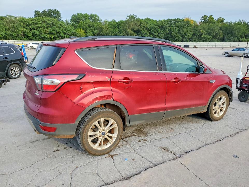 Photo 3 from auction – 2017 FORD ESCAPE with VIN 1FMCU0GD5HUC27209