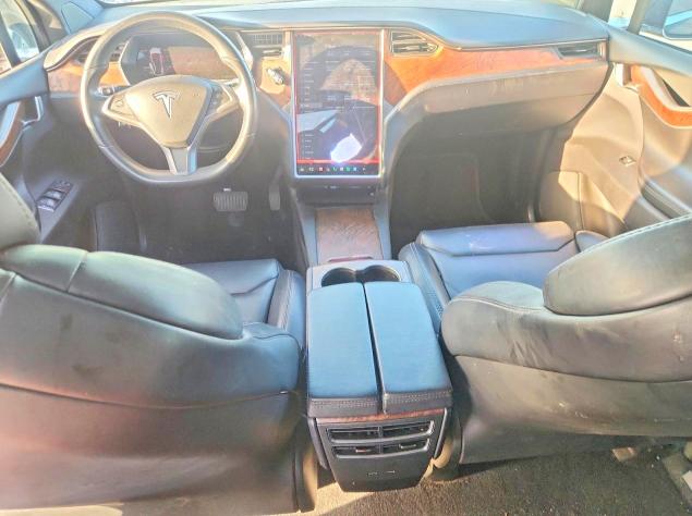 Photo 8 from auction – 2018 TESLA MODEL X with VIN 5YJXCAE25JF117775
