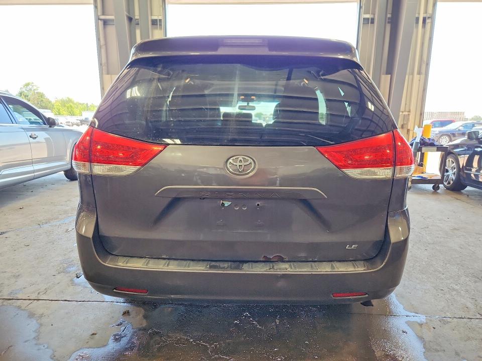Photo 6 from auction – 2014 TOYOTA SIENNA with VIN 5TDKK3DC8ES485579