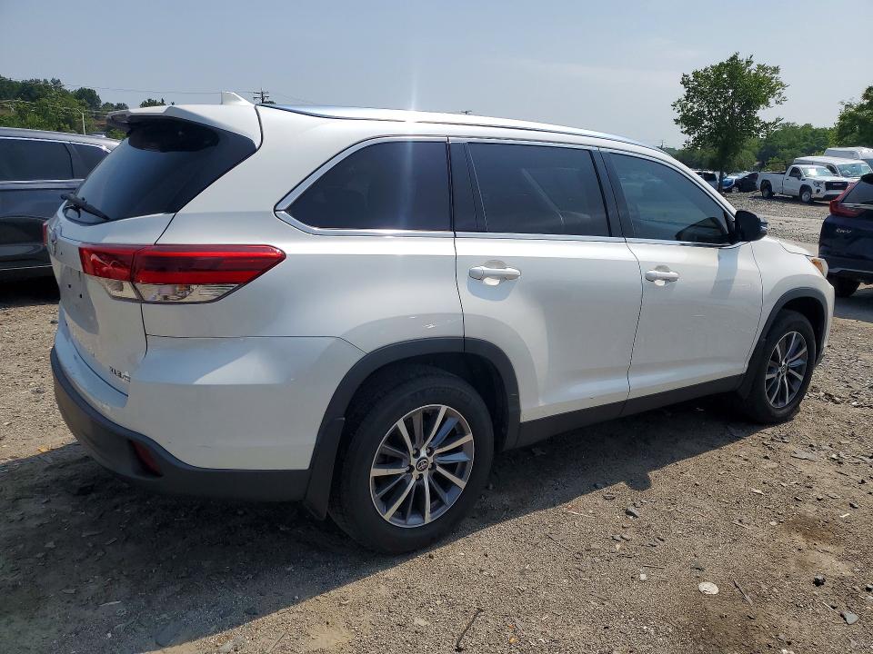 Photo 3 from auction – 2019 TOYOTA HIGHLANDER with VIN 5TDJZRFH2KS570092