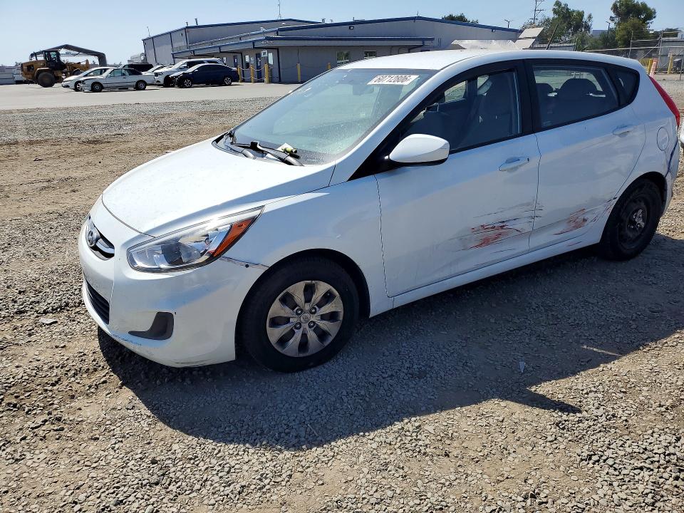 HYUNDAI ACCENT 2016 z numerem VIN KMHCT5AE9GU255076 - Zdjęcie z aukcji